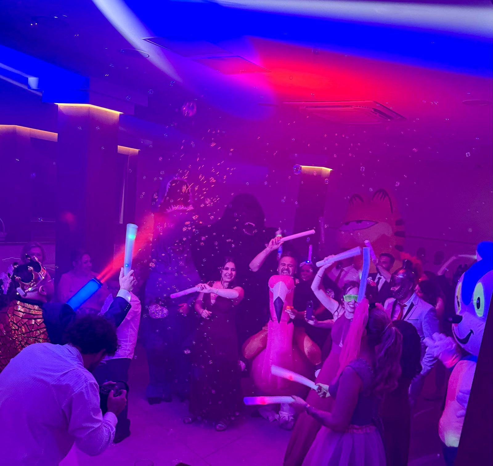 Ambiente de fiesta y hora loca en un evento de Mylor Event