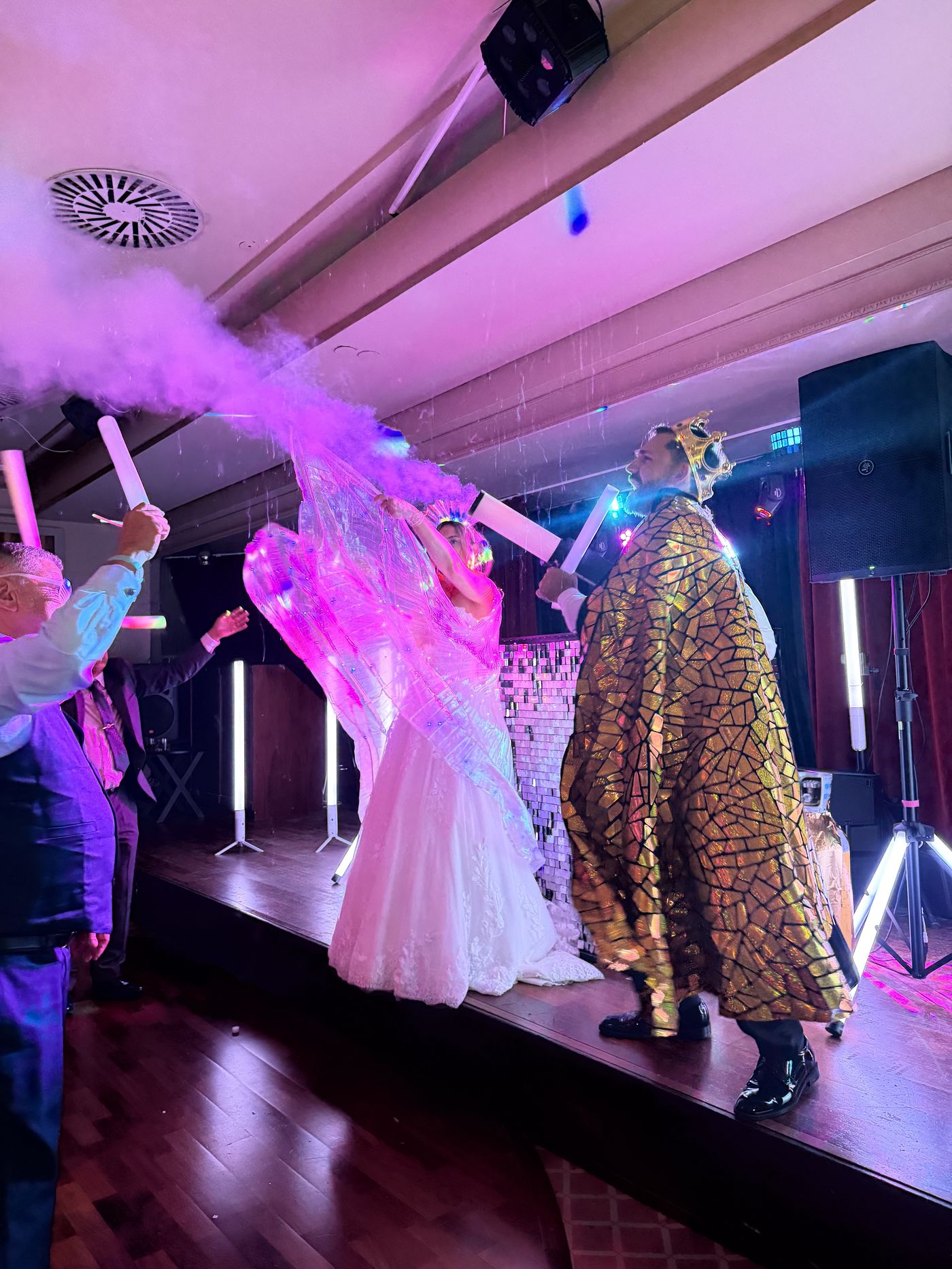 Novios celebrando en plena fiesta con Mylor Event
